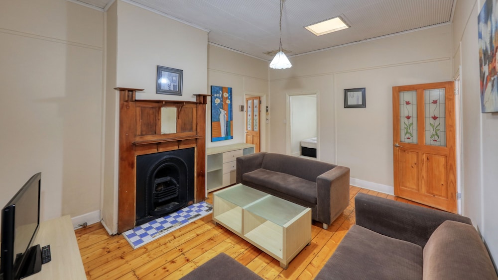 CHARLES RASP MOTOR INN AND COTTAGES 37/56