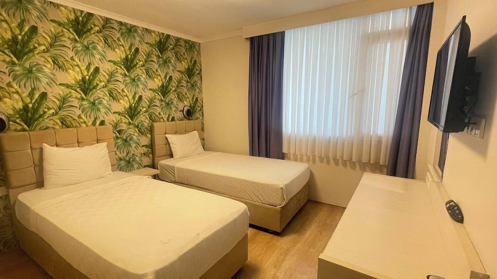Walk In Hotel 16/44