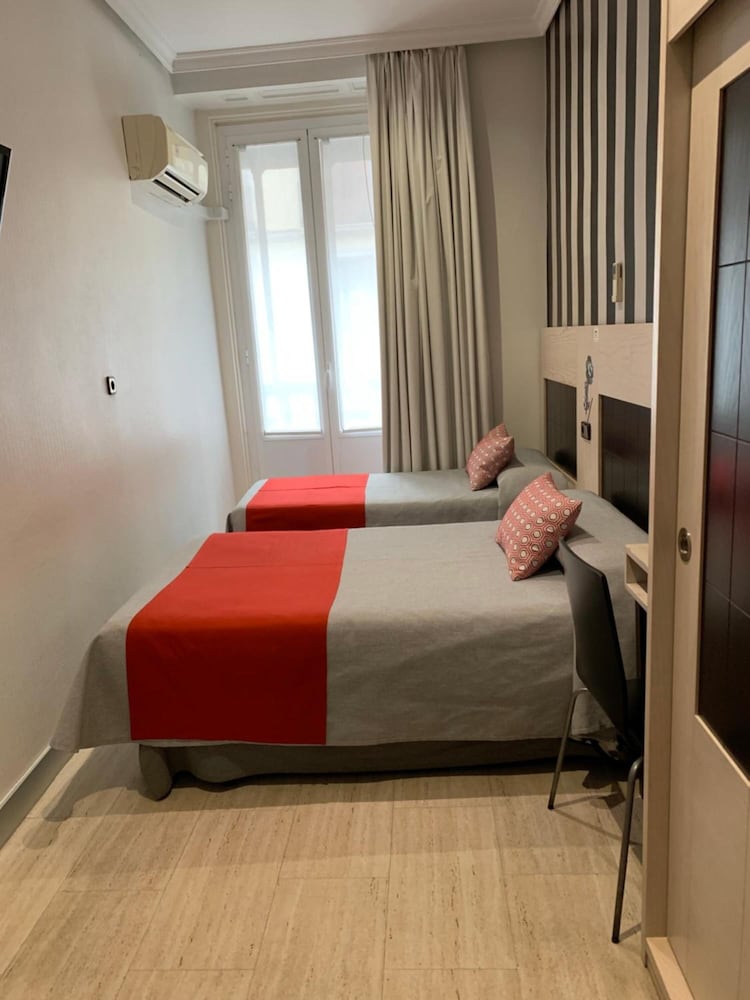 Hostal Castilla I. 27/43
