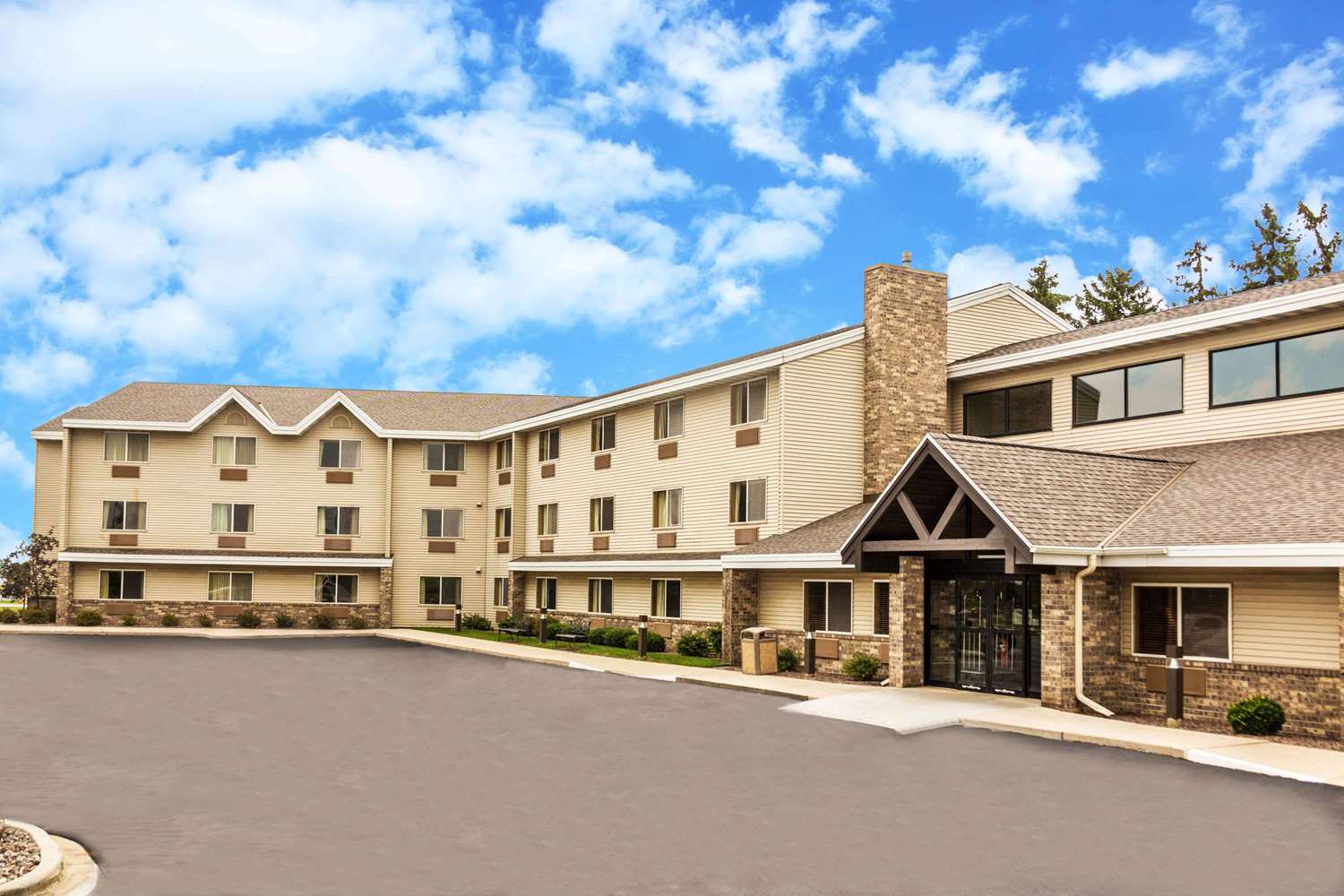 AmericInn by Wyndham Sheboygan 26/27