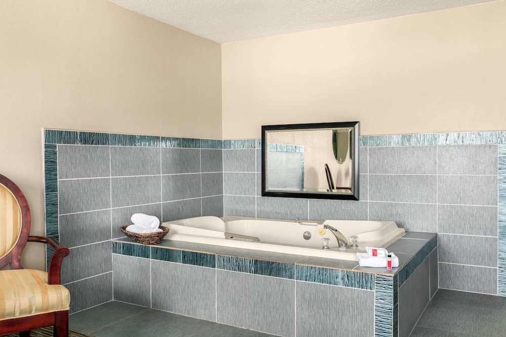 Super 8 by Wyndham Hanover 43/43