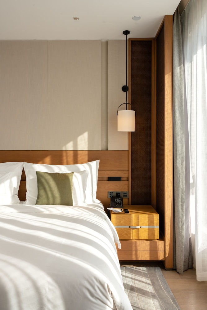 Deluxe, King Bed