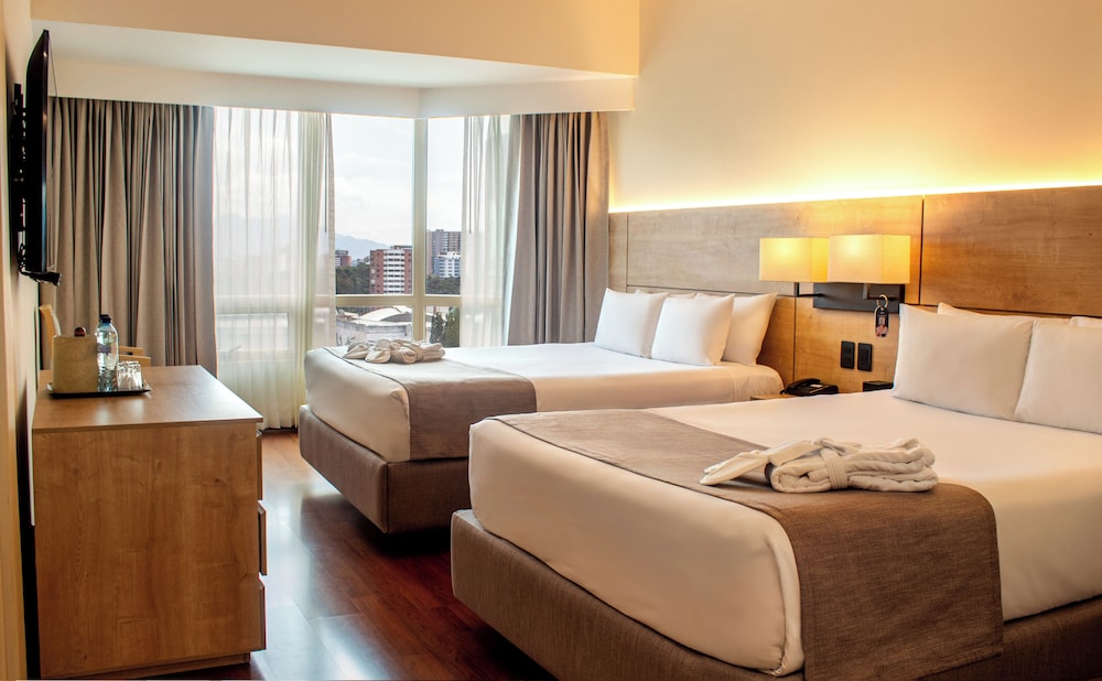UPGRADE, SUITE, 2 QUEEN BEDS