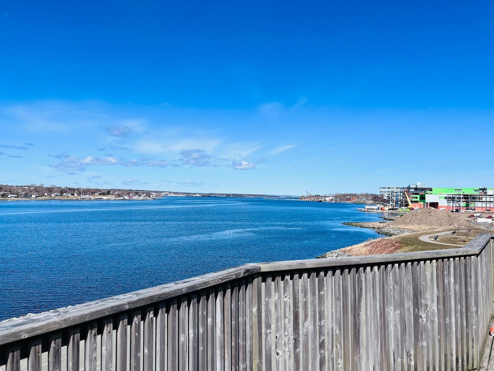 Harbourview Inn, SureStay Collection by Best Western 45/49