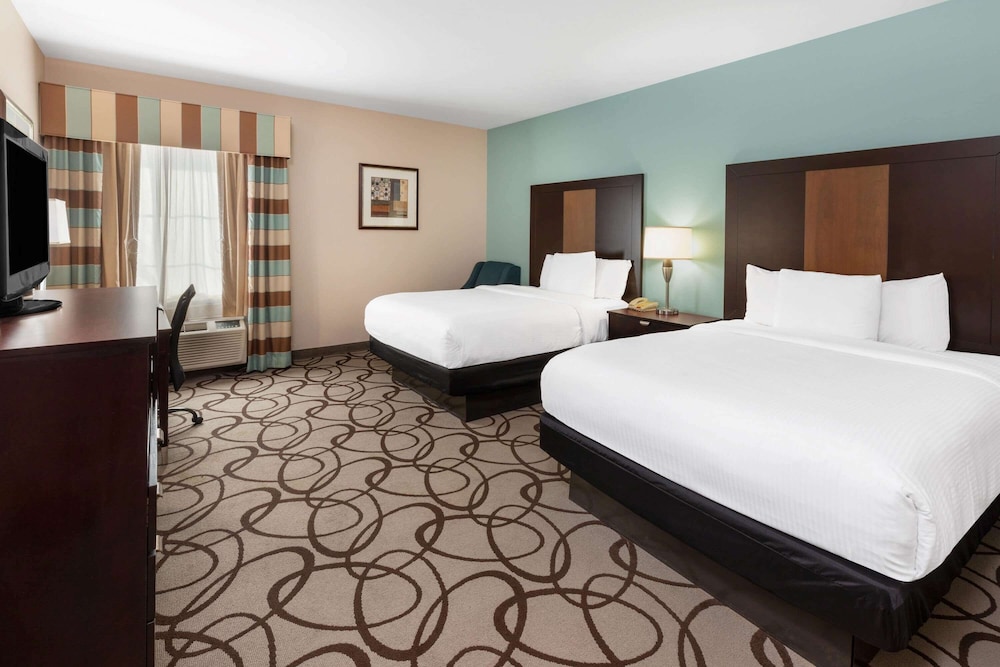 La Quinta Inn & Suites by Wyndham Fort Worth - Lake Worth 18/50