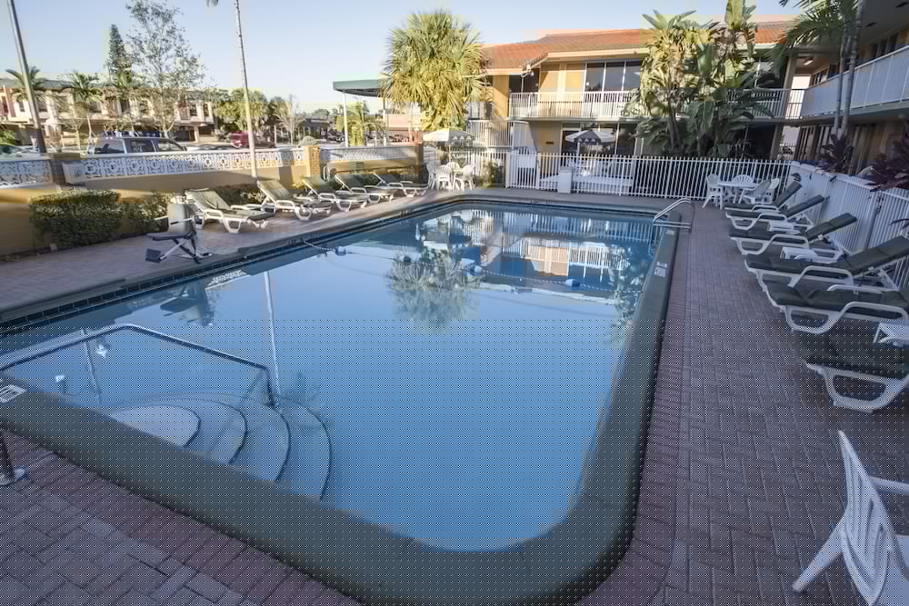 Quality Inn and Suites Airport Cruise Port Hollywood 13/55