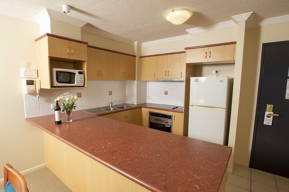 Springwood Tower Apartment Hotel 35/63