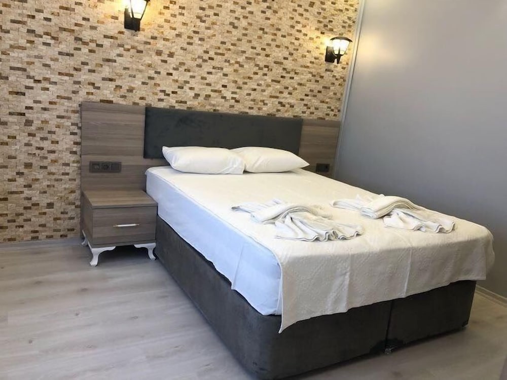 Hotel Emir 17/50