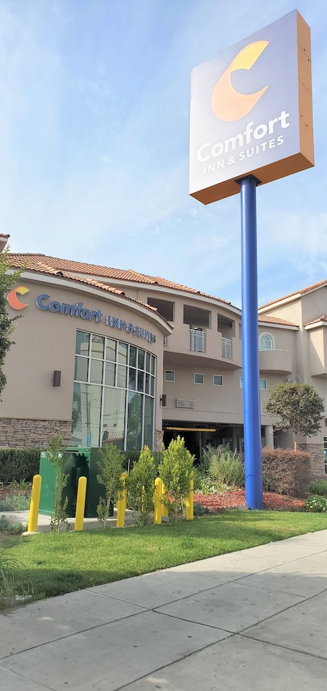 Comfort Inn & Suites Near Universal - N. Hollywood - Burbank 4/68