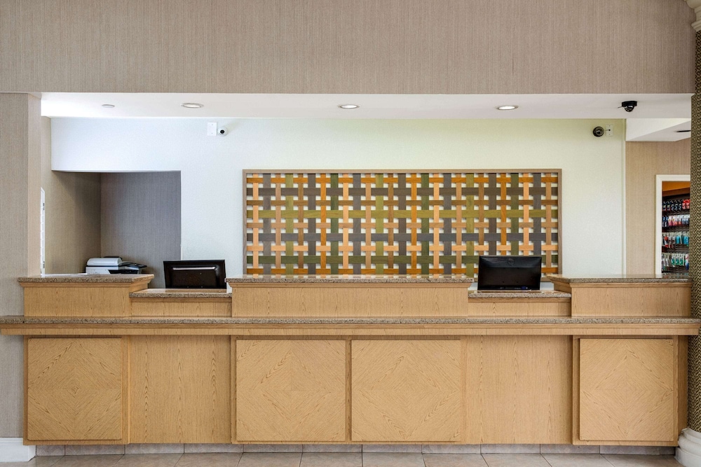 La Quinta Inn and Suites by Wyndham Greenville Haywood 14/68