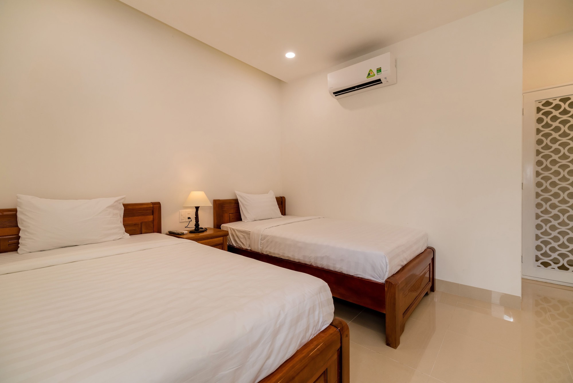 DELUXE, TWIN BEDS
