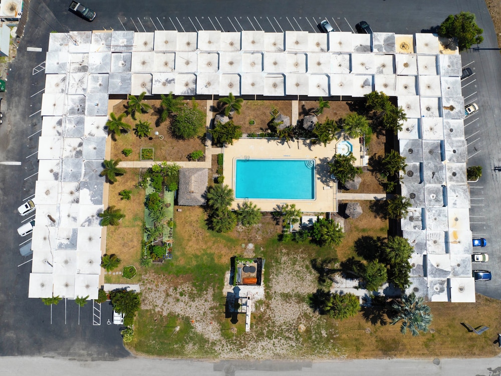 Warm Mineral Springs Motel 4/45