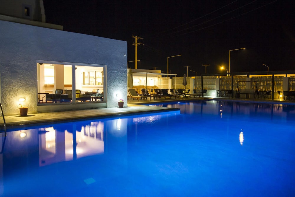 Naxos Holidays 1/64
