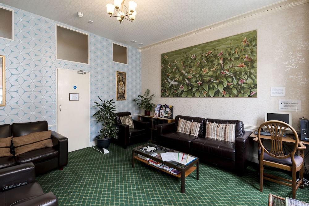 St Athans Hotel 45/73