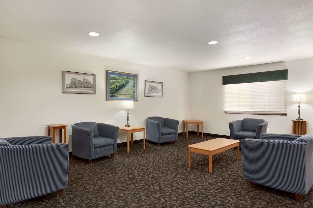 Travelodge by Wyndham Belen 18/30
