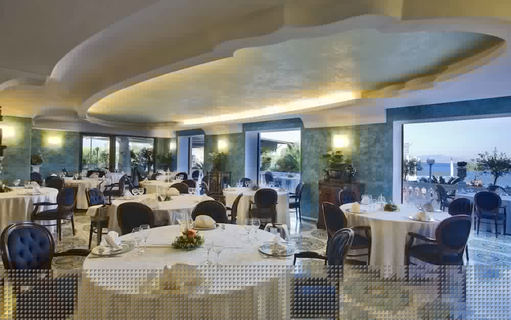 Strand Hotel Delfini 50/67