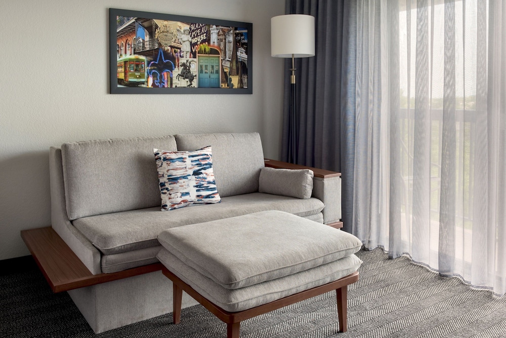 Courtyard By Marriott New Orleans Metairie 26/47