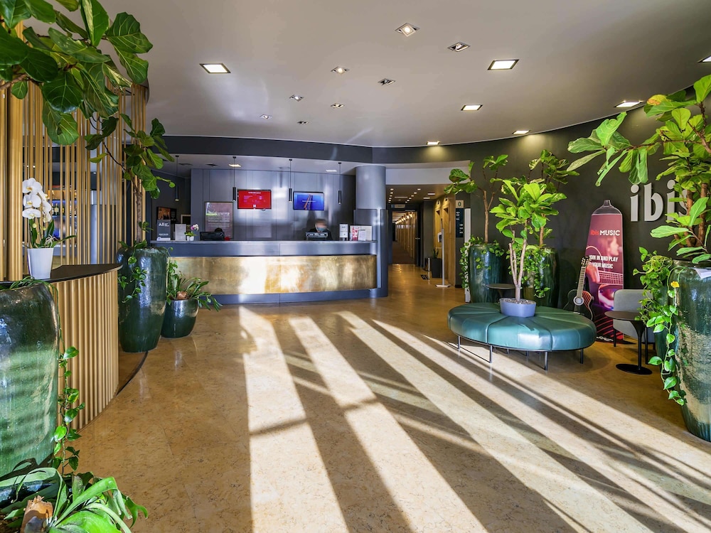 IBIS FIRENZE PRATO EST 16/73