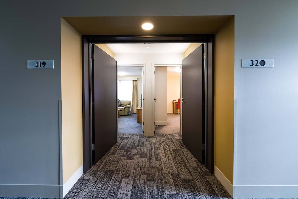 The Old Woolstore Apartment Hotel 38/63