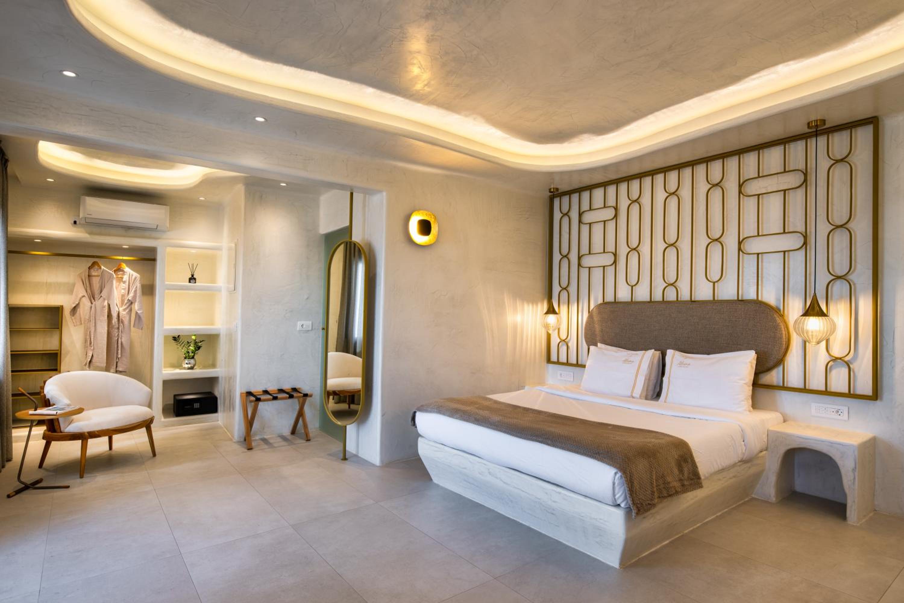Honeymoon, Suite, Caldera View, Outdoor Jetted Tub