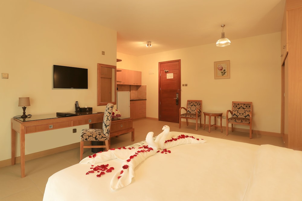 Lotos Inn Suites 46/70