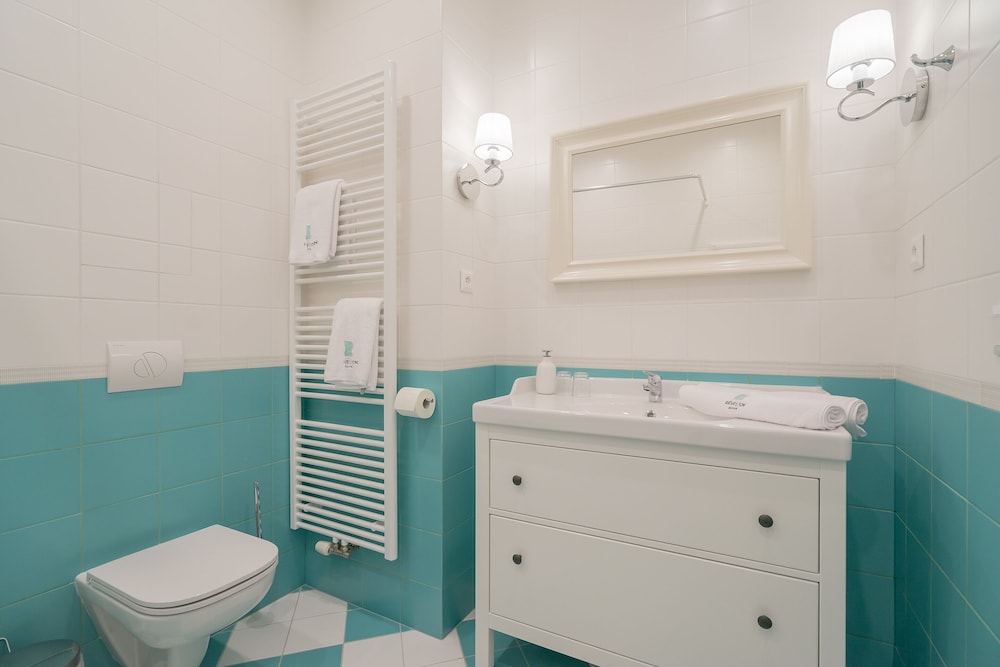Revelton Suites 67/71