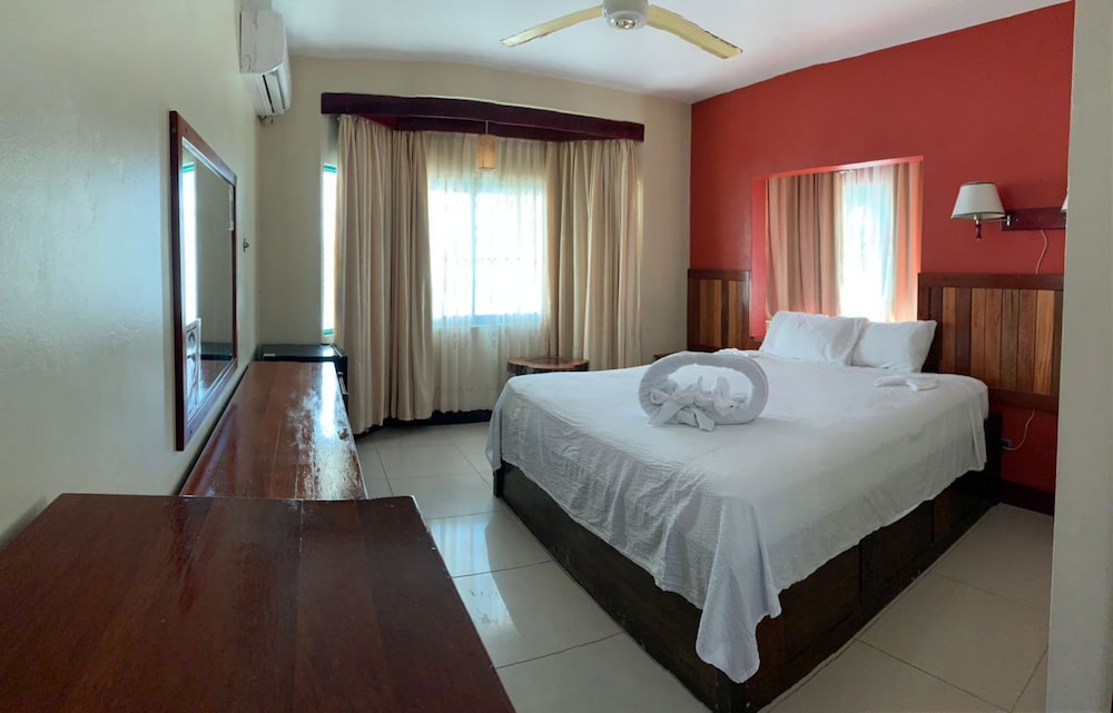 Caye Caulker Plaza Hotel 39/57
