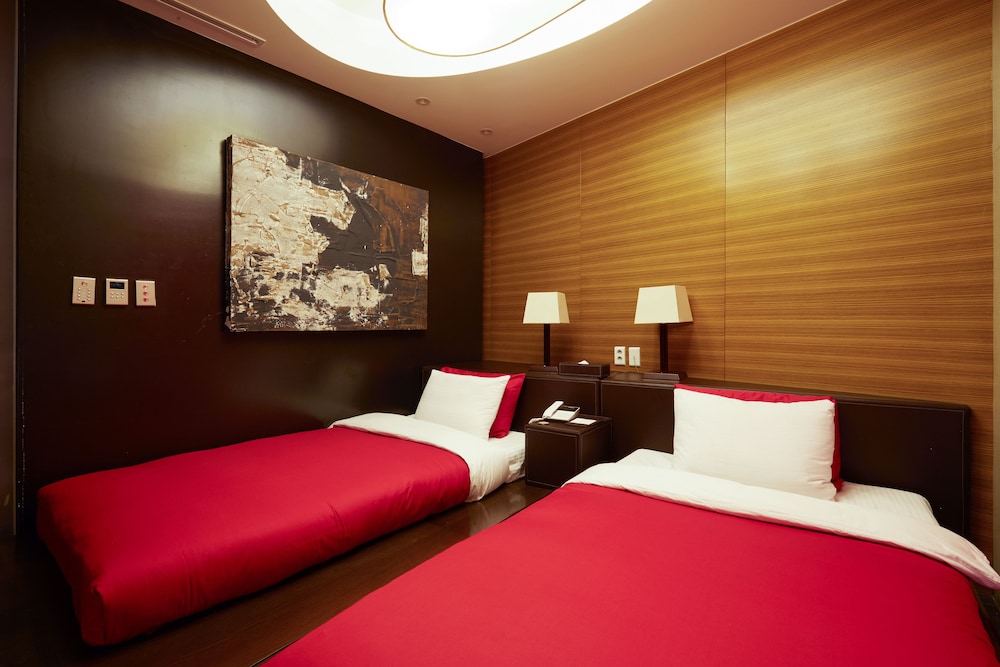 Tria Hotel 34/62