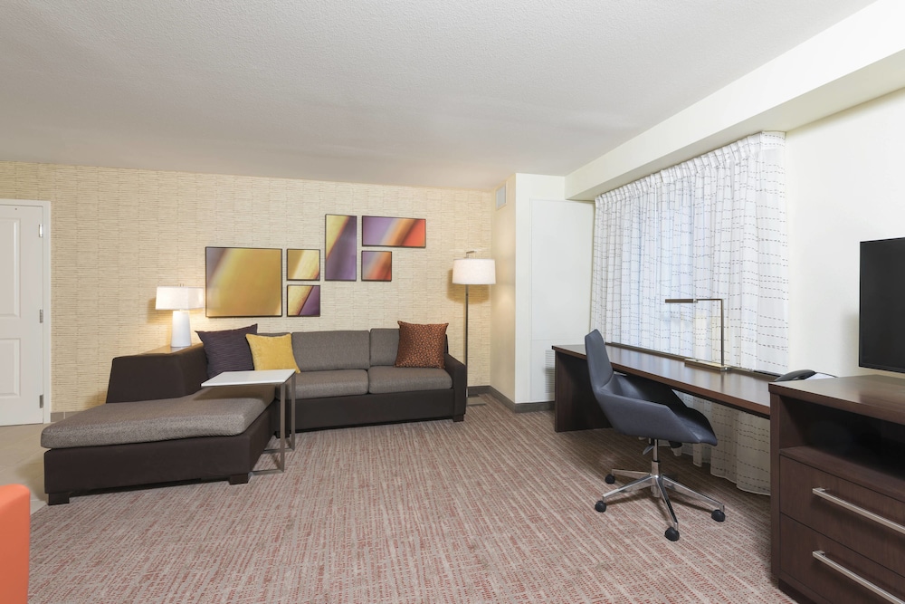 Residence Inn Milwaukee West 32/34