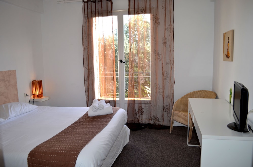 Aiglon Bylitis Hotel 15/66