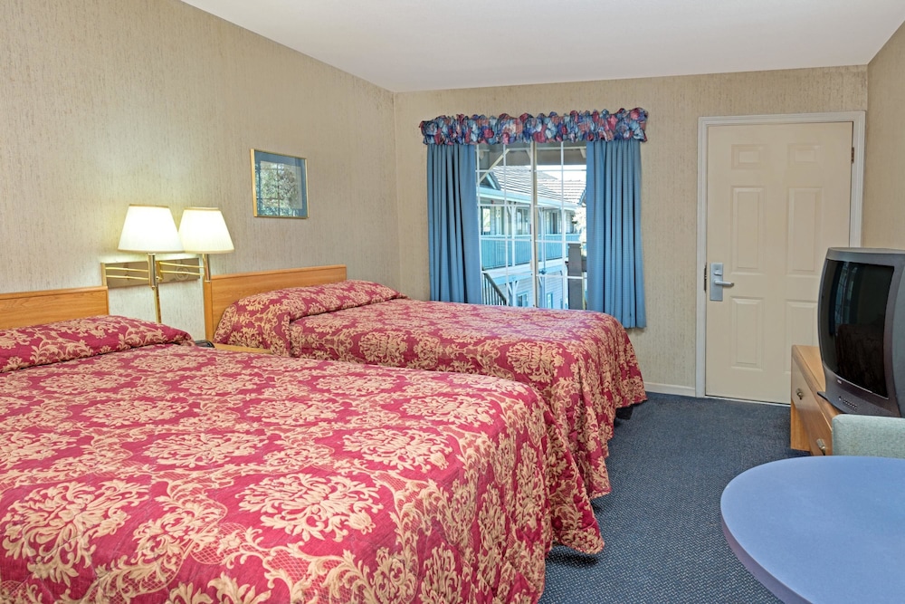 Super 8 By Wyndham Auburn 12/31