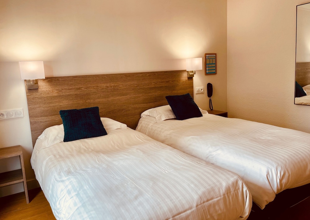 Room, Twin Beds, Side Sea View