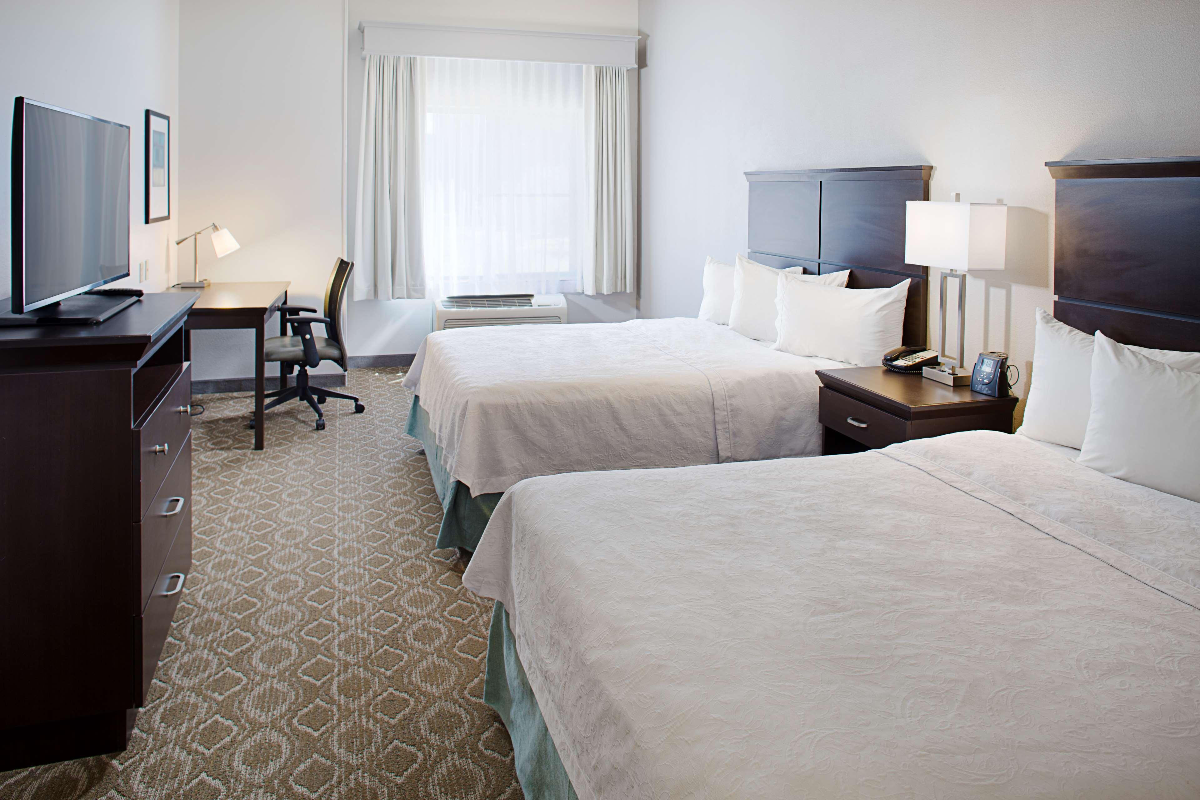 2 Bedrooms, Suite, King Bed, 2 Queen Beds, 2 Bathrooms