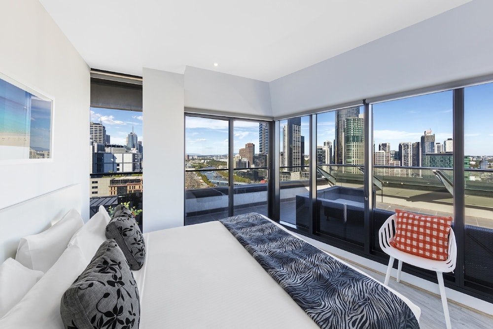 Aura On Flinders Serviced Apartment 55/78