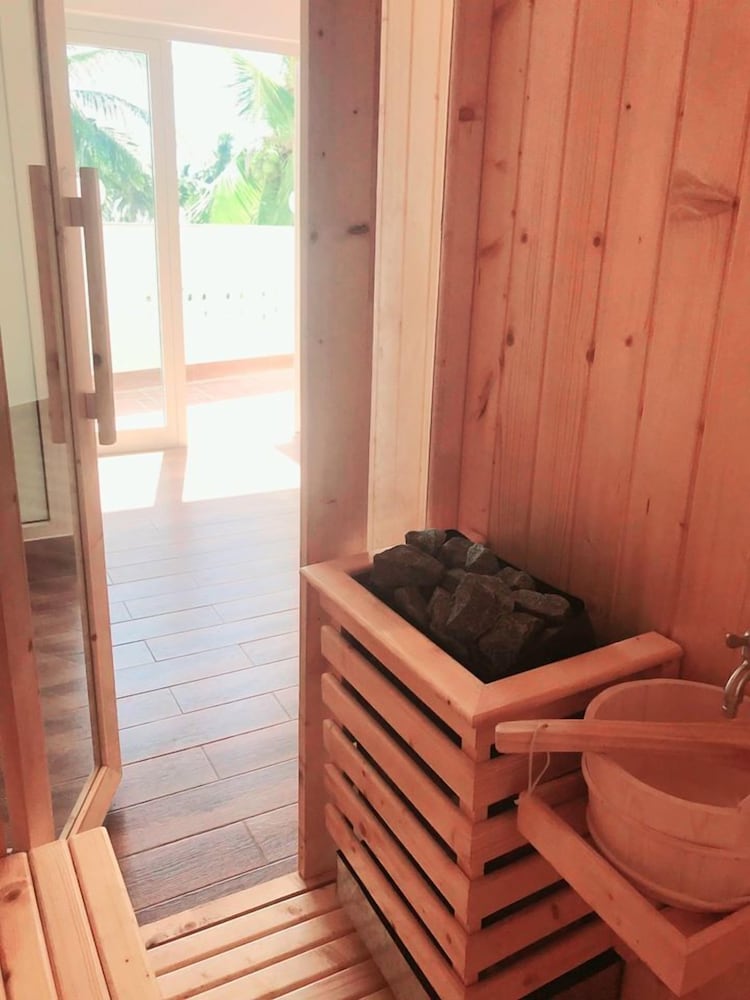 Lotus Garden Resort 33/55