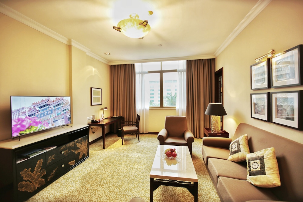Dong Fang Hotel 51/74