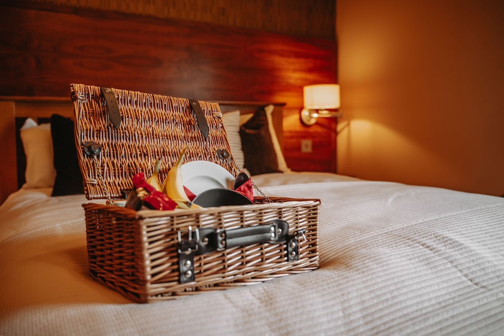 غرفة قياسية بسريرين منفصلين بحوض استحمام، The Old Orleton Inn 5/8
