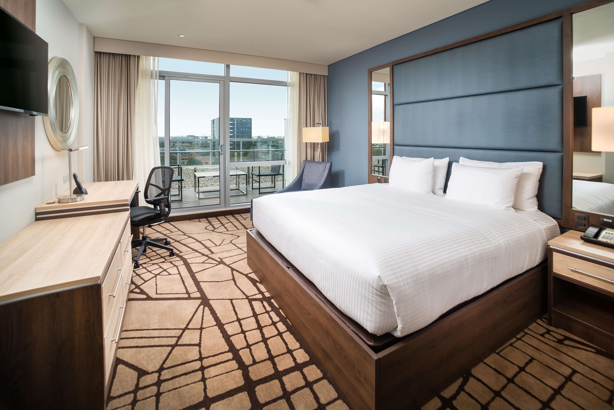 ROOM, KING BED, BALCONY