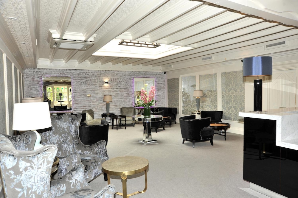 Treacys Oakwood Hotel, Shannon 52/55