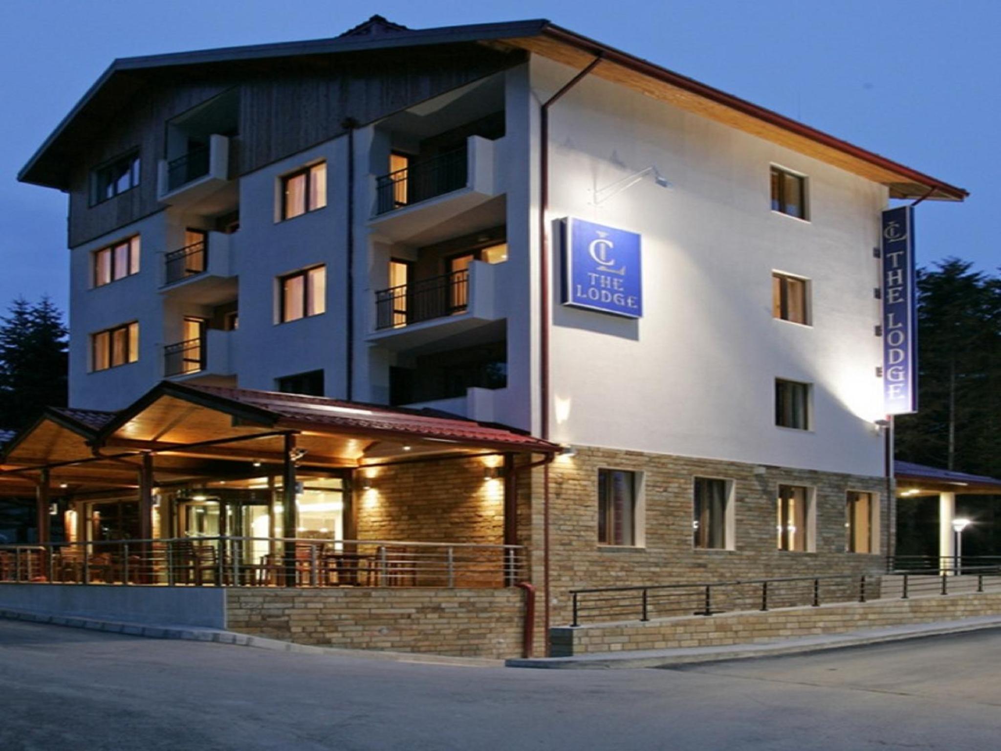 The Lodge Hotel 4/50