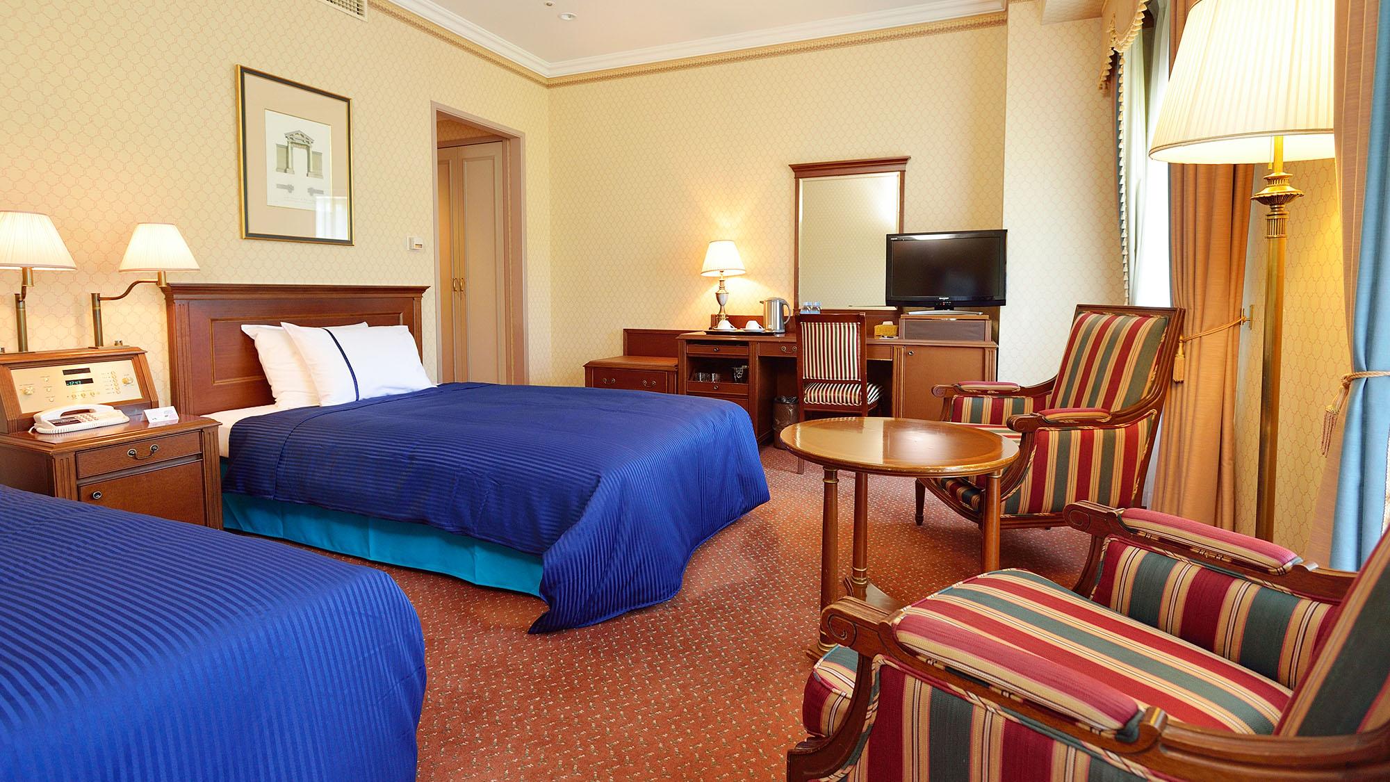 Superior, Twin Beds, Forest View