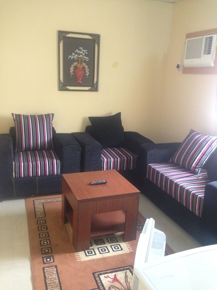 De Lawrence Court Suites 34/41