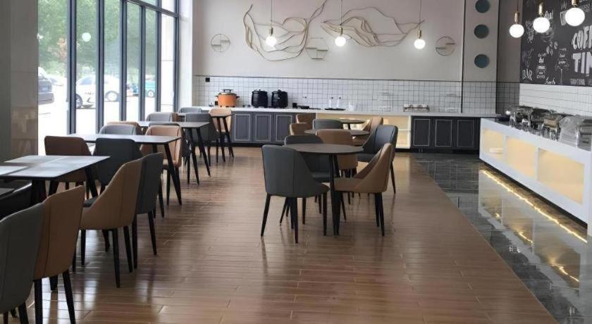 GreenTree Inn Qingdao Laixi High-speed Railway Station Shenzhen Road Express Hotel 36/47
