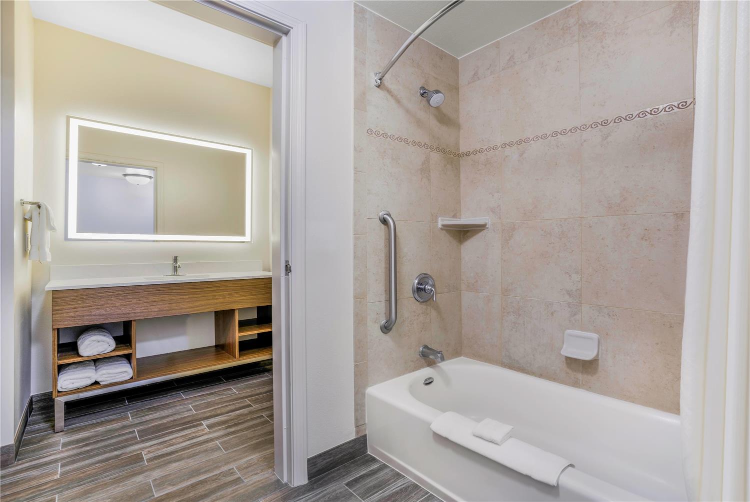 La Quinta Inn & Suites by Wyndham Twin Falls 39/41