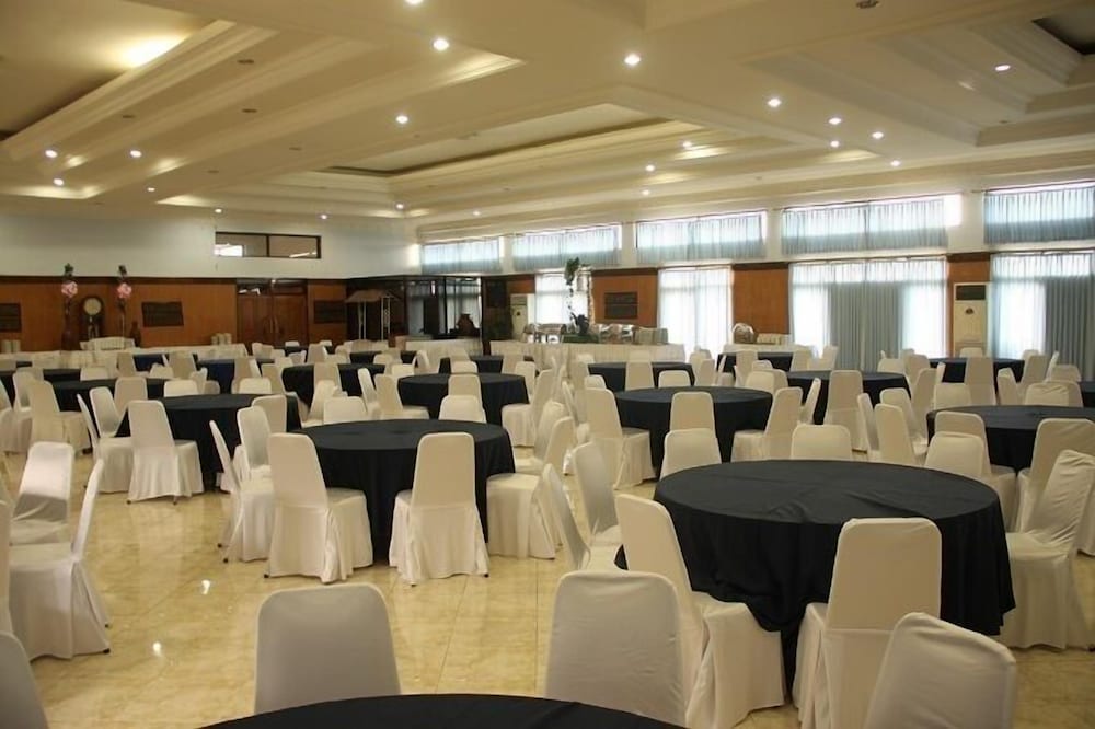 Kusuma Agrowisata Resort Convention Hotel 58/64