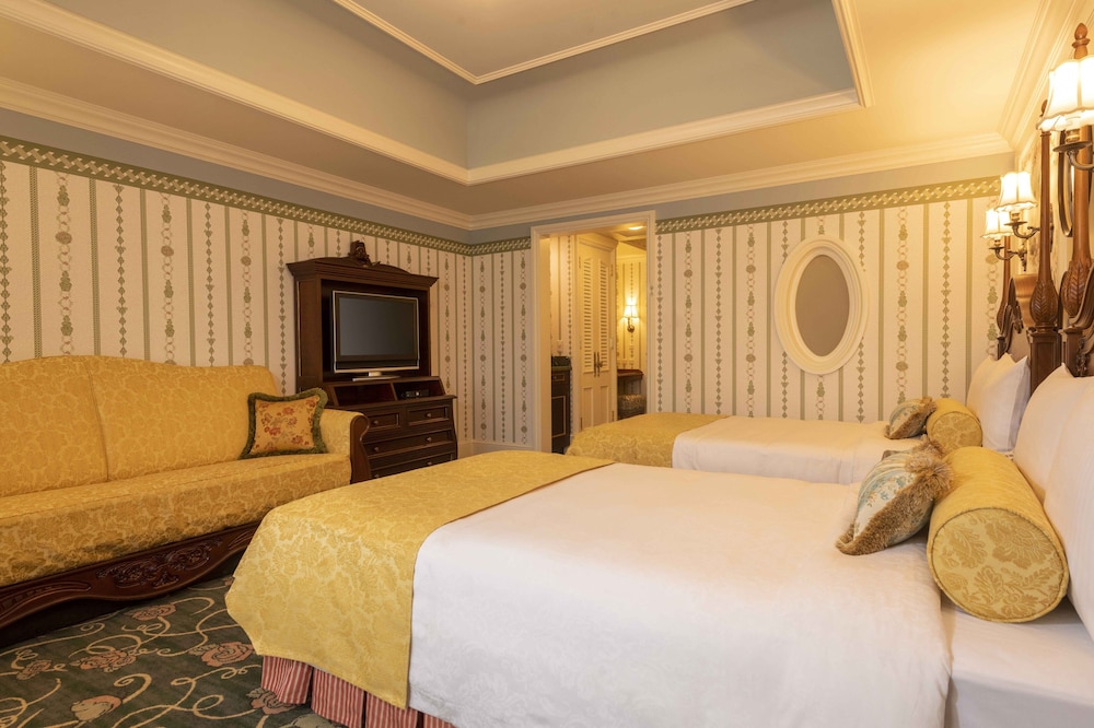 Tokyo Disneyland Hotel 16/50