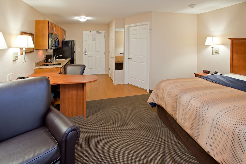 Candlewood Suites Indianapolis East 11/52