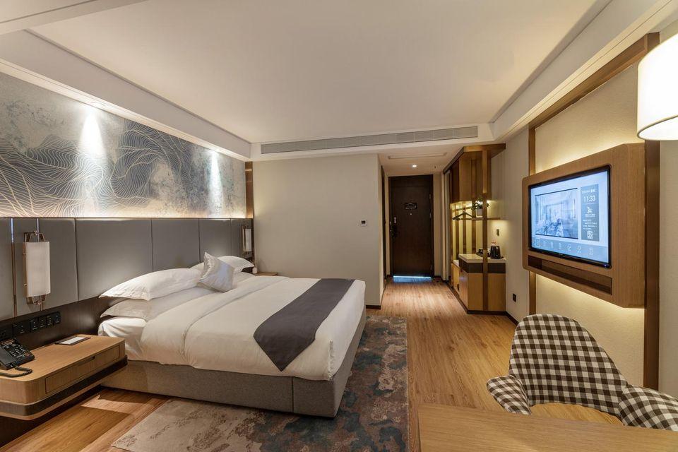 DELUXE, DOUBLE BED