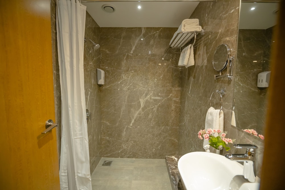 Zip by Spree Hotels Chakan 50/50