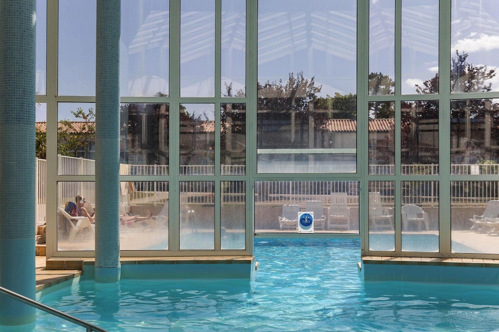 swimming pool spa